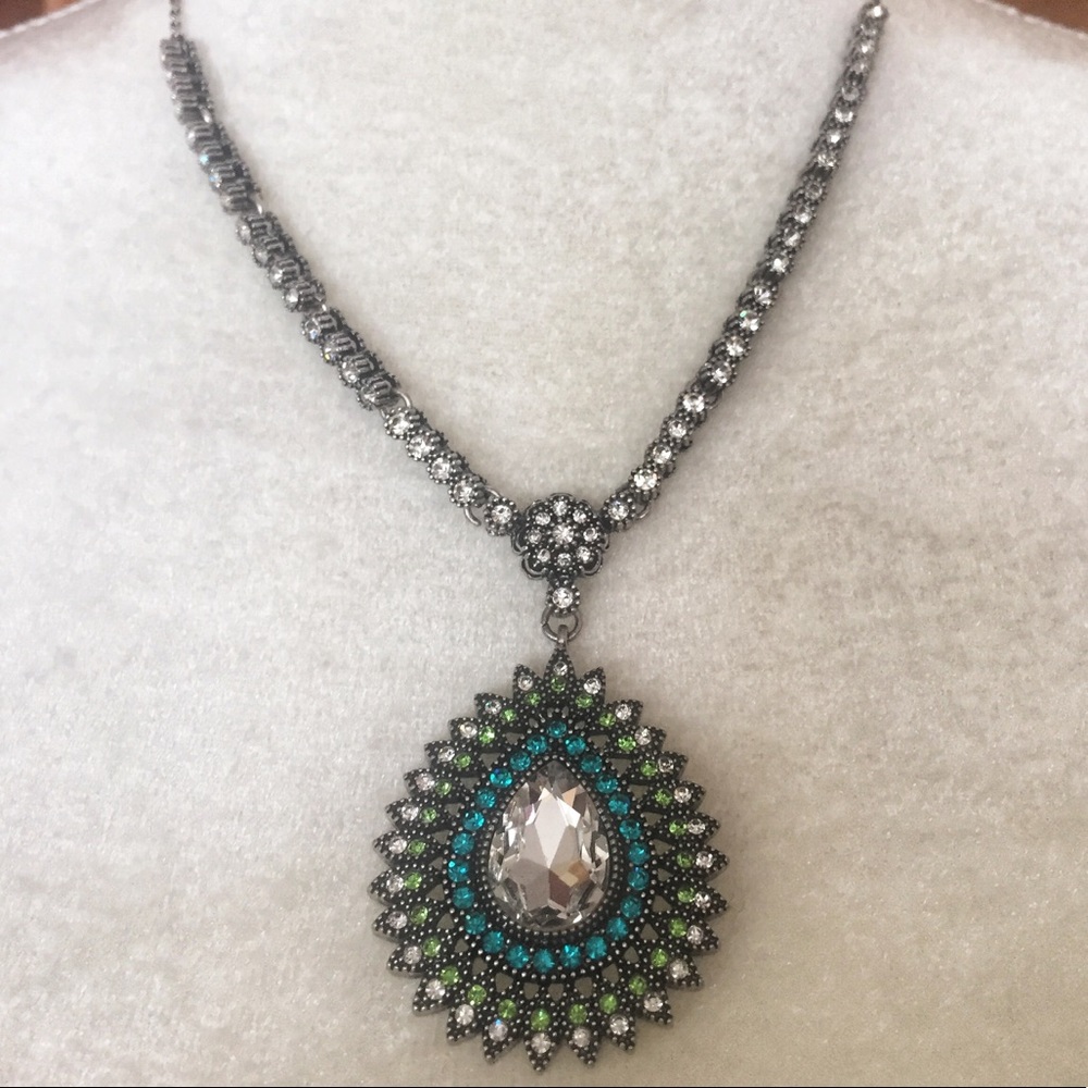 NWT Rhinestones Floral Teardrop Necklace Pendant